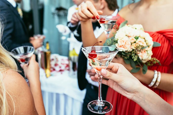 How to Create a Perfect Signature Cocktail for Your Wedding