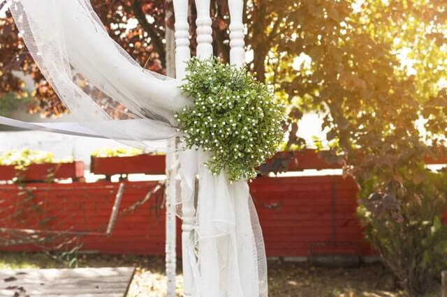 How to Add Spring Time Freshness to Your Wedding