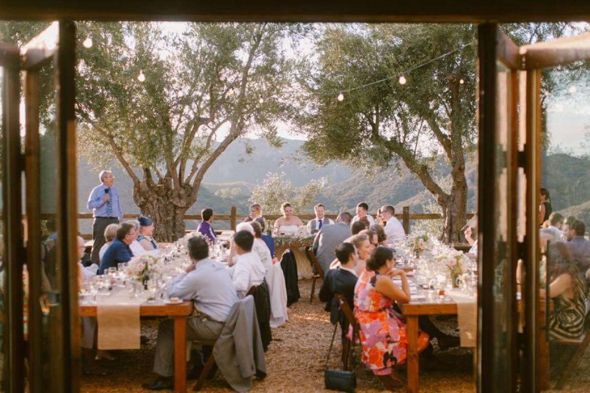 What to Bring to an Outdoor Wedding: Wedding Party Edition