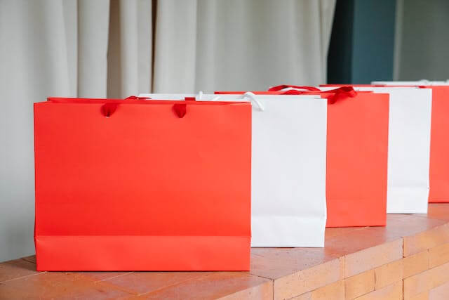 Tips For What To Put In Your Guest Welcome Bags