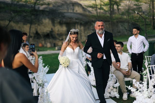 Summer Wedding Essentials – Keeping Cool And Comfortable Summer Wedding Essentials – Keeping Cool And Comfortable