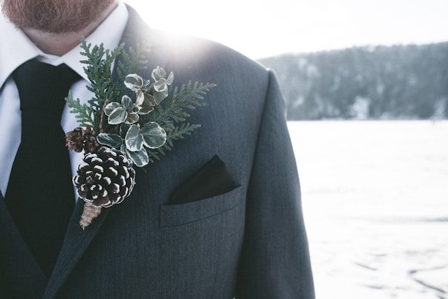 Festive Decor Ideas For December Weddings That Aren’t Overdone Festive Decor Ideas For December Weddings That Aren’t Overdone